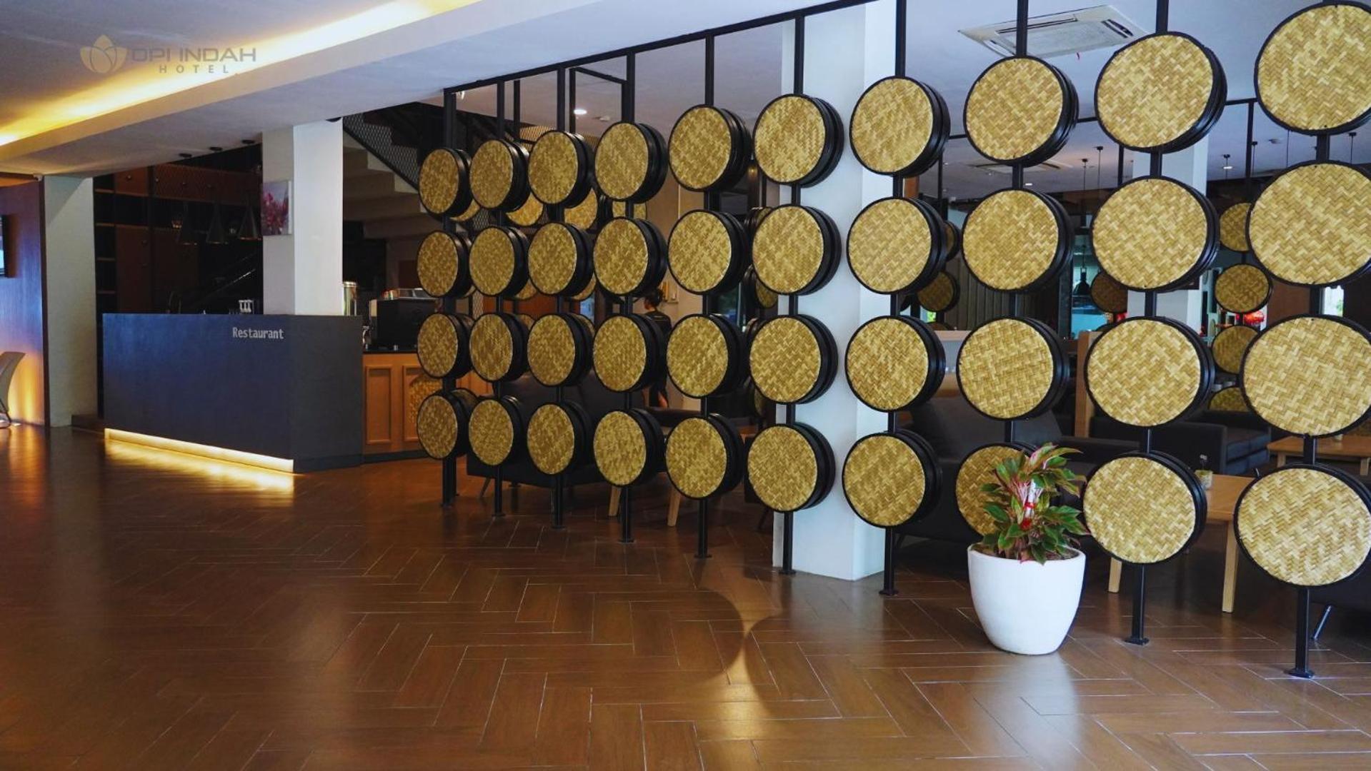 Opi Indah Hotel Palembang Exterior foto
