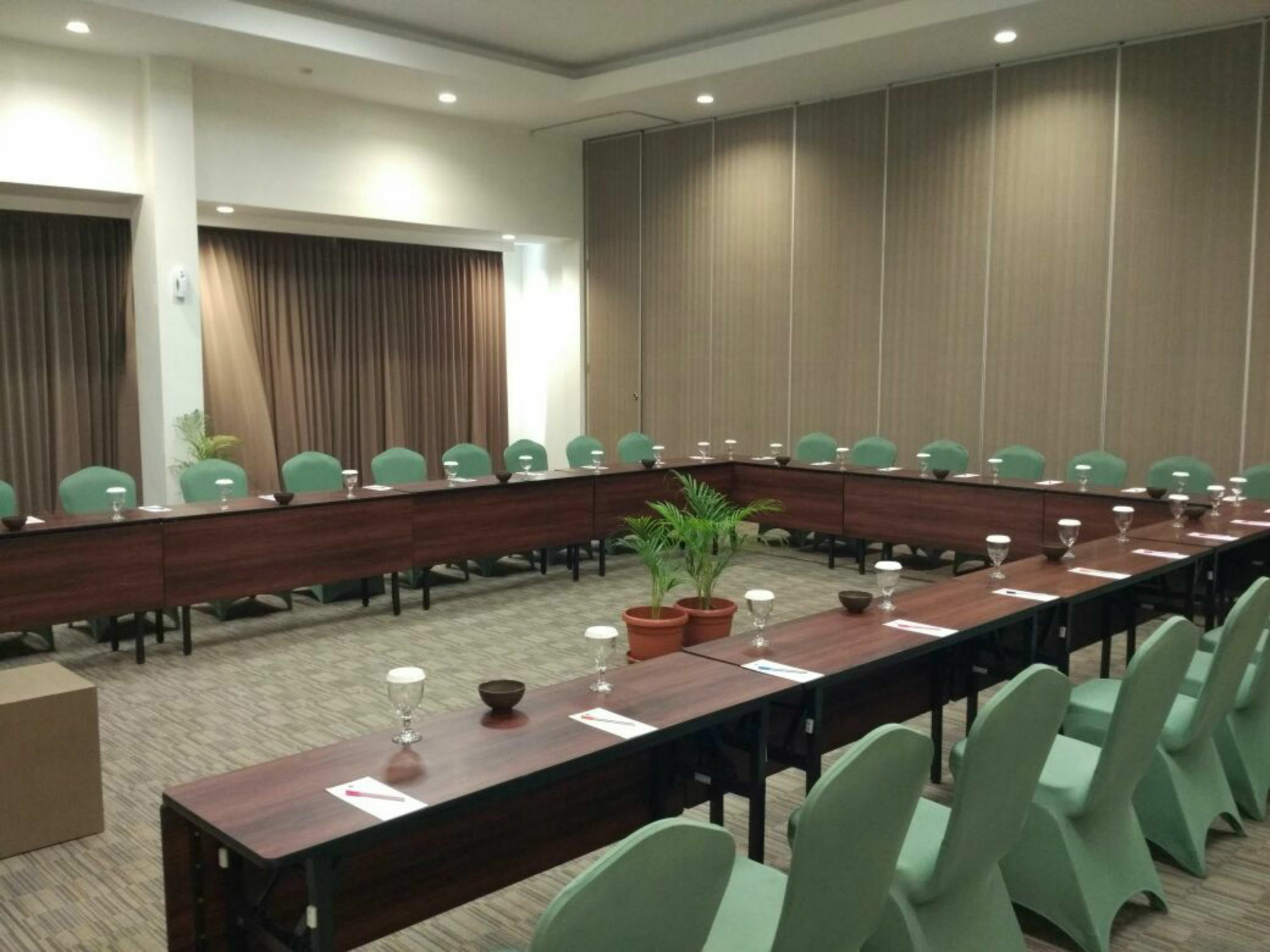 Opi Indah Hotel Palembang Exterior foto